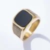 Bague chevalière avec pierre noire