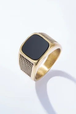 Bague chevalière avec pierre noire