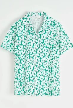 Chemise à manches courtes avec col et imprimé floral blanc sur fond camel