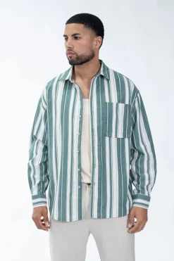 Chemise à manches longues avec des rayures verticales et une poche sur