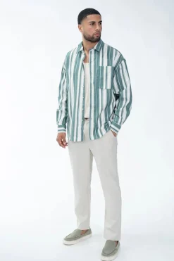 Chemise à manches longues avec des rayures verticales et une poche sur