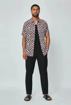Chemise à motifs géométriques contemporains