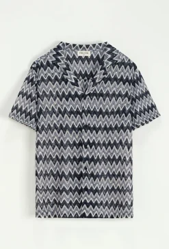 Chemise avec des rayures en zig zag
