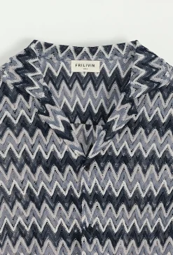 Chemise avec des rayures en zig zag