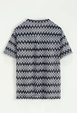 Chemise avec des rayures en zig zag