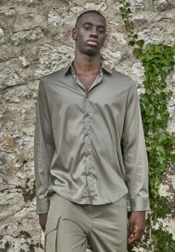 Chemise classique unie à manches longues