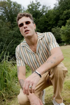 Chemise d'été rayée et colorée