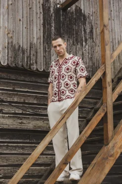 Chemise en crochet à manches courtes avec motif géométrique beige