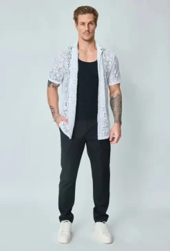 Chemise en dentelle fleurie manches courtes col à revers
