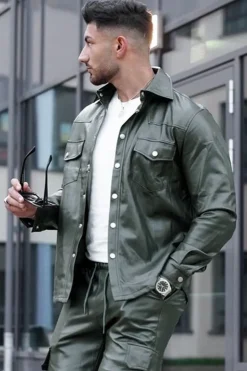 Chemise en simili cuir