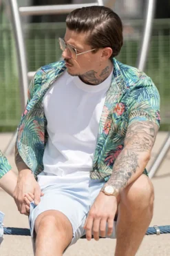 Chemise manches courtes à imprimé tropical