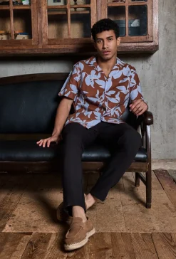 Chemise manches courtes à motifs fleuris
