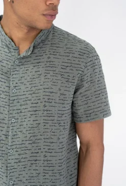 Chemise manches courtes à motifs écriture