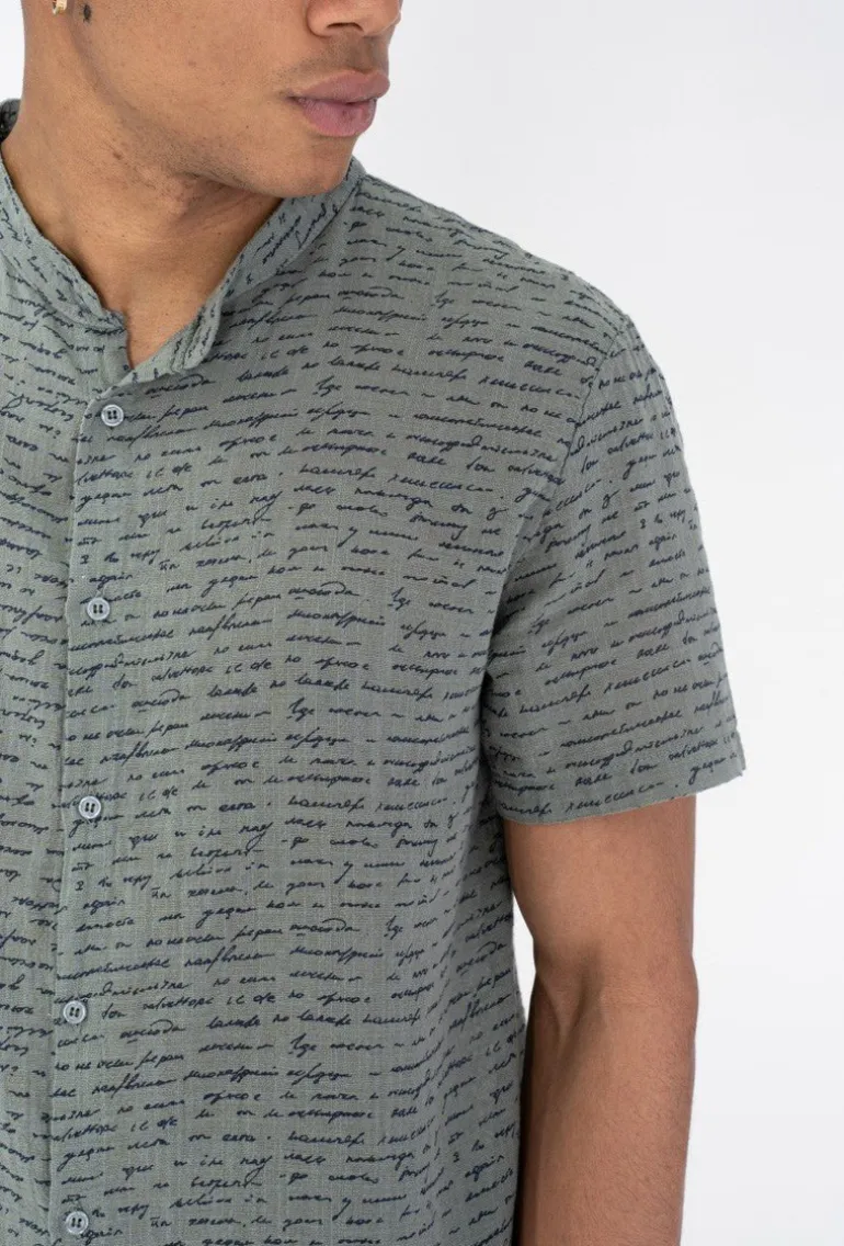 Chemise manches courtes à motifs écriture