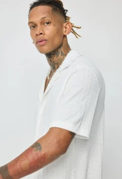 Chemise unie à motif