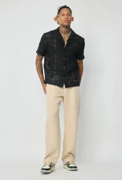 Chemise unie à motif carré