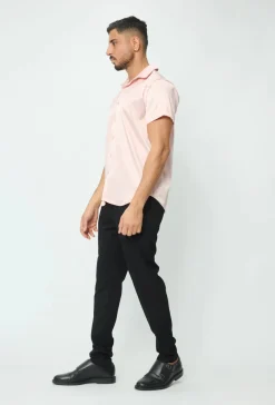 Chemise unie classique satinée et osée à manches courtes