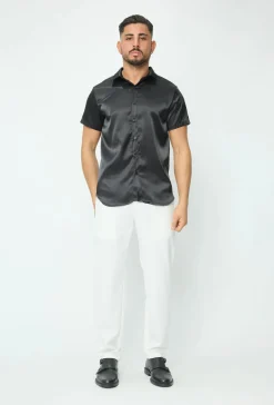 Chemise unie classique satinée et osée à manches courtes