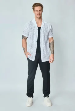 Chemise unie en dentelle manches courtes col à revers
