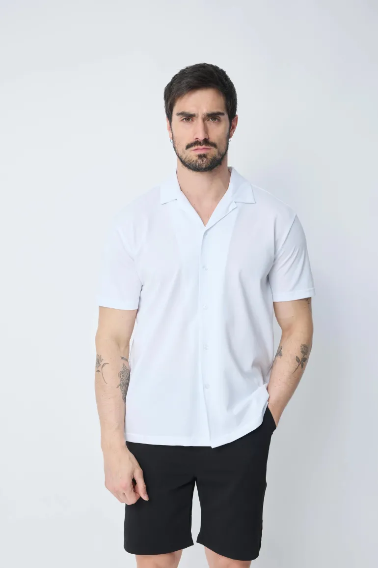 Chemise unie manches courtes
