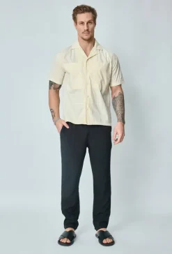 Chemise unie manches courtes
