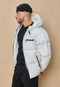 Doudoune matelassé avec capuche ajustable