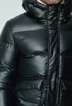 Doudoune vernis courte à capuche et fermeture à zip