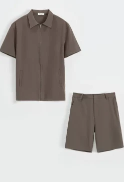 Ensemble chemise et shorts zippé moderne