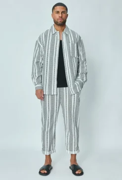 Ensemble chemise pantalon à motifs géométriques