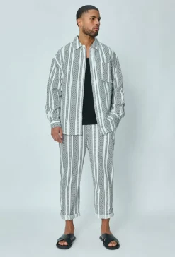 Ensemble chemise pantalon à motifs géométriques