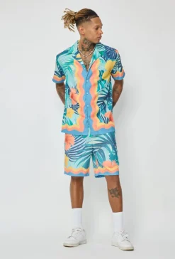 Ensemble exotique aux motifs vifs