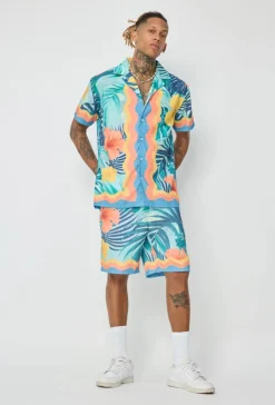 Ensemble exotique aux motifs vifs