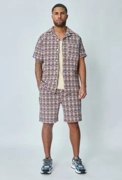 Ensemble short et chemise a motifs géométriques