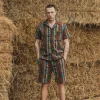 Ensemble short et chemise manche courte a motifs géométriques