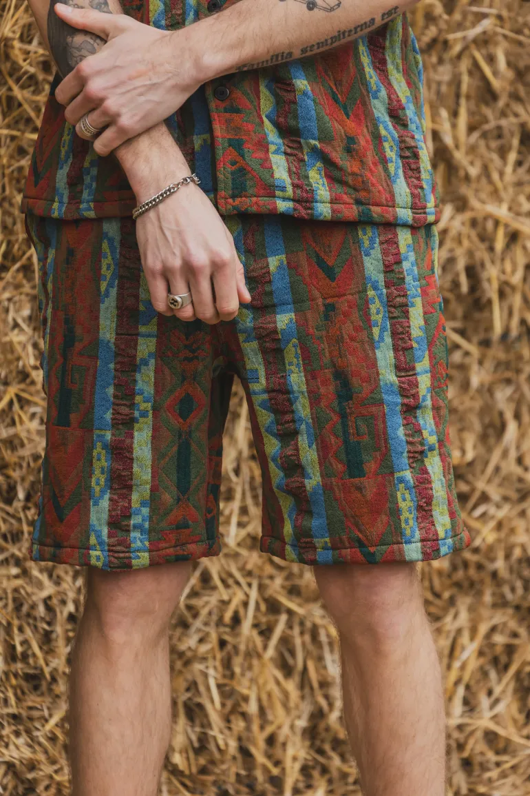 Ensemble short et chemise manche courte a motifs géométriques