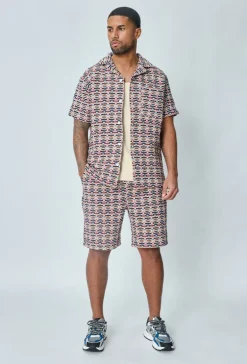 Ensemble short et chemise a motifs géométriques