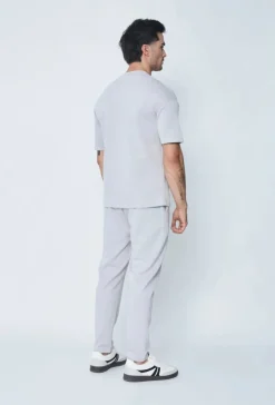 Ensemble uni t-shirt et pantalon