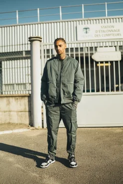 Ensemble utility bombers et cargo zippé