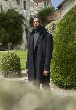 Manteau boutonné col à fourrure