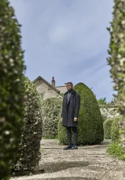 Manteau boutonné col à fourrure