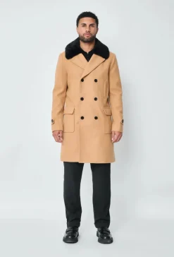 Manteau boutonné col à fourrure