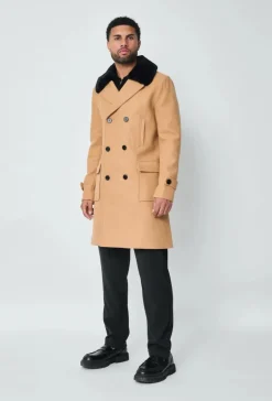 Manteau boutonné col à fourrure