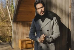 Manteau boutonné col à fourrure