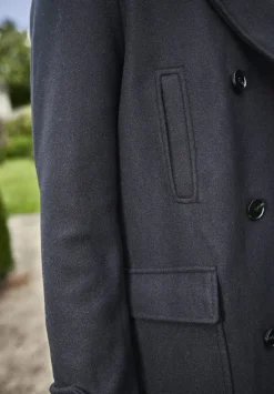 Manteau boutonné col à fourrure