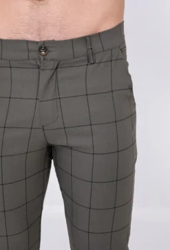 Pantalon à carreaux : style tendance pour homme