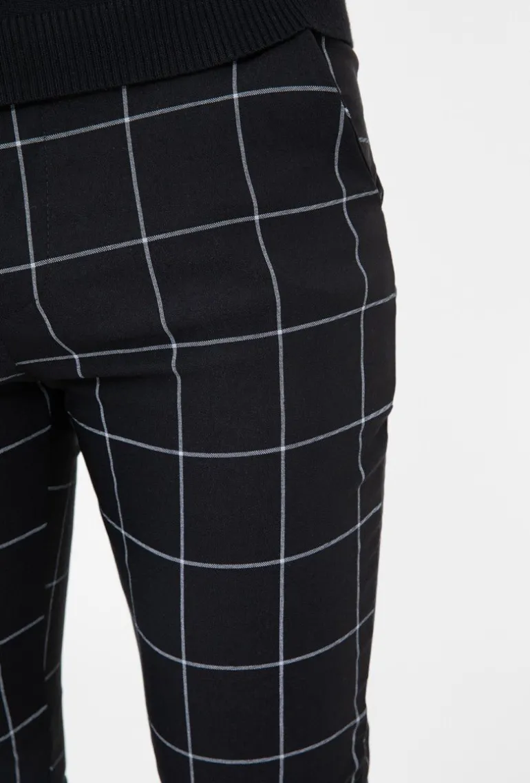 Pantalon à carreaux : style tendance pour homme