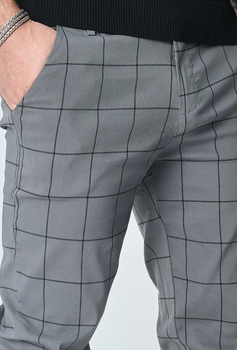 Pantalon à carreaux : style tendance pour homme