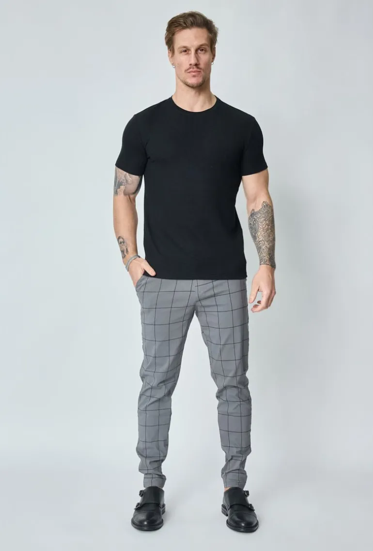 Pantalon à carreaux : style tendance pour homme