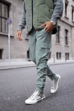 Pantalon ajustable avec ficelle au niveau de la taille