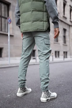Pantalon ajustable avec ficelle au niveau de la taille